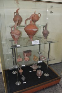 In the Archeologica Museum on can find superb artefacs fro the neolithic to bycantine time; neolithic objects are from Catal Hüyül, the largest neolithic excavation site worldwide.