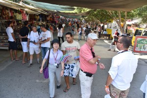 Thousands of visitors from all over world in the Souvenir market in front of Ehesos
