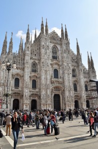 A huge crowd of visitors at the Cathedral of Milano